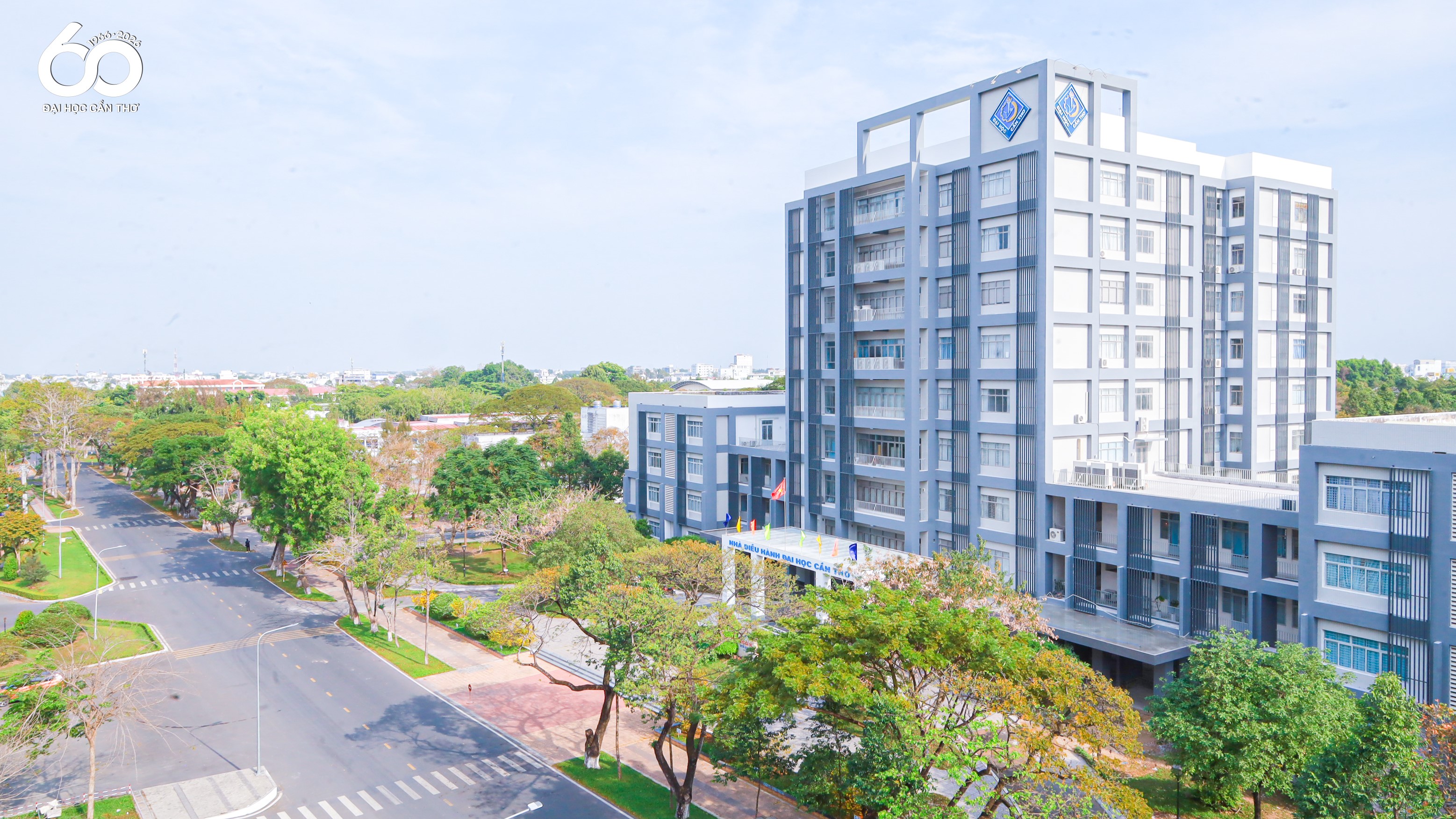 Nhà Điều hành Đại học Cần Thơ tại Khu II